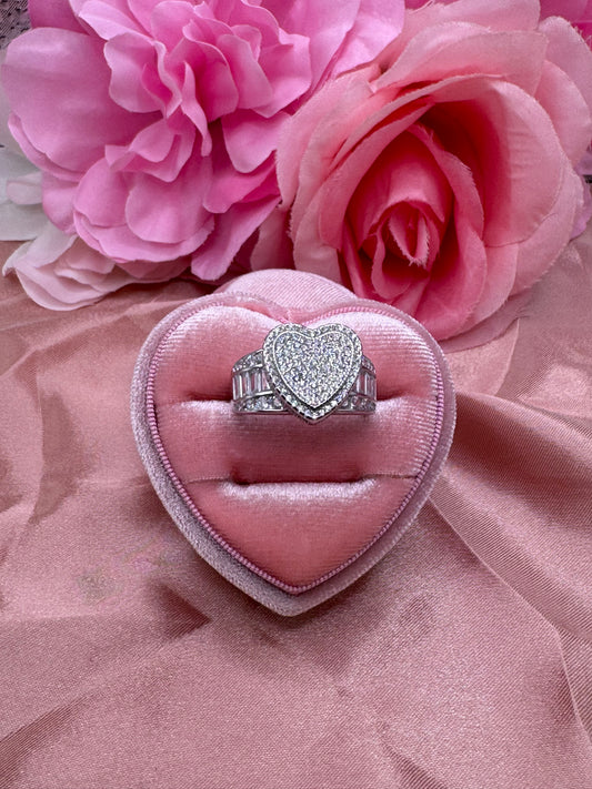 Medium heart ring